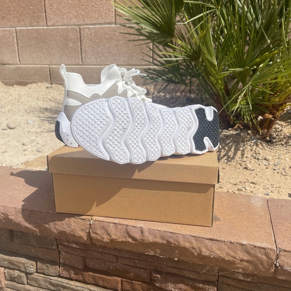 Trendy Chunky Sneakers 👟 - Picture 2 of 5